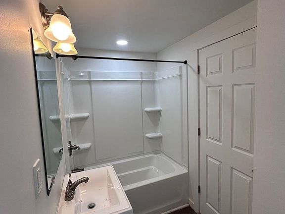 4th image of 1144 Woods Run Ave