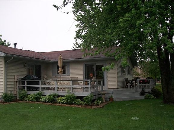 2nd image of 704 Clover Ln