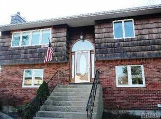 93 West Ave, Hicksville, NY 11801