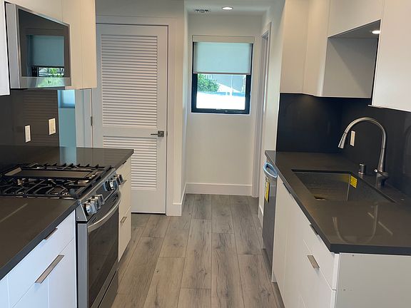 5th image of 2527 Hermosa Ave #3/4