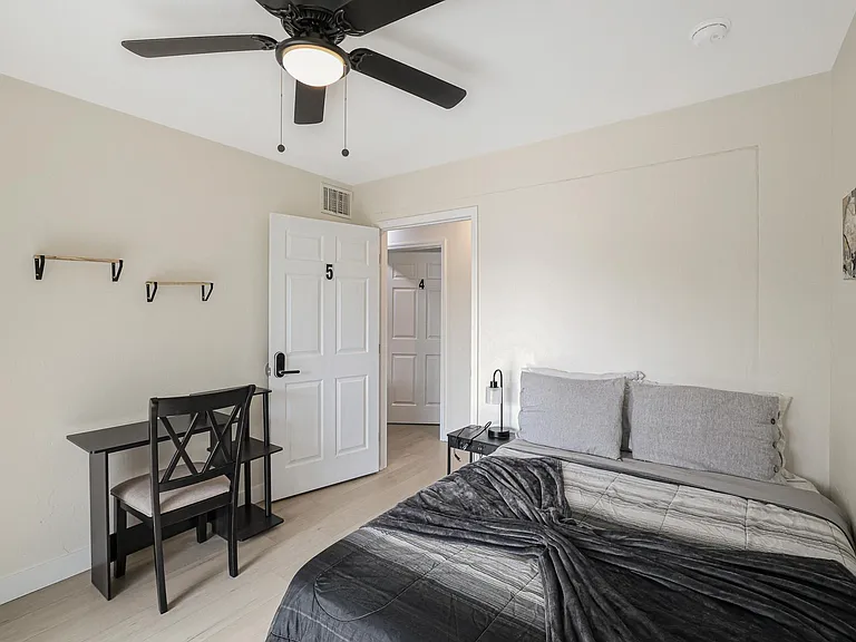 Bedroom 5 Entrance