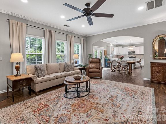 2nd image of 1066 McLaren Dr