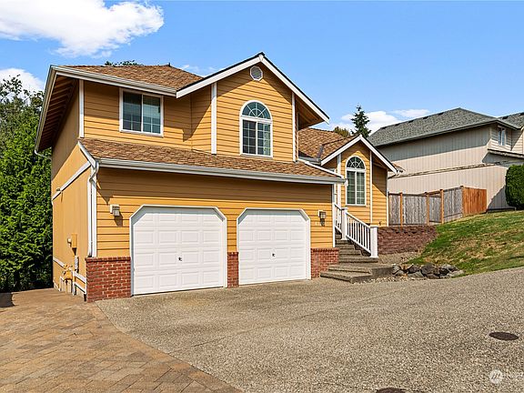 2nd image of 8120 77th Avenue NE