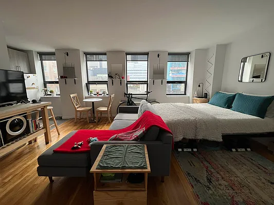 Rented by AZ REALTY NYC LLC | media 11