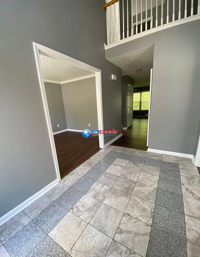Spacious 4-bedroom house in Lawrenceville — Photo 2