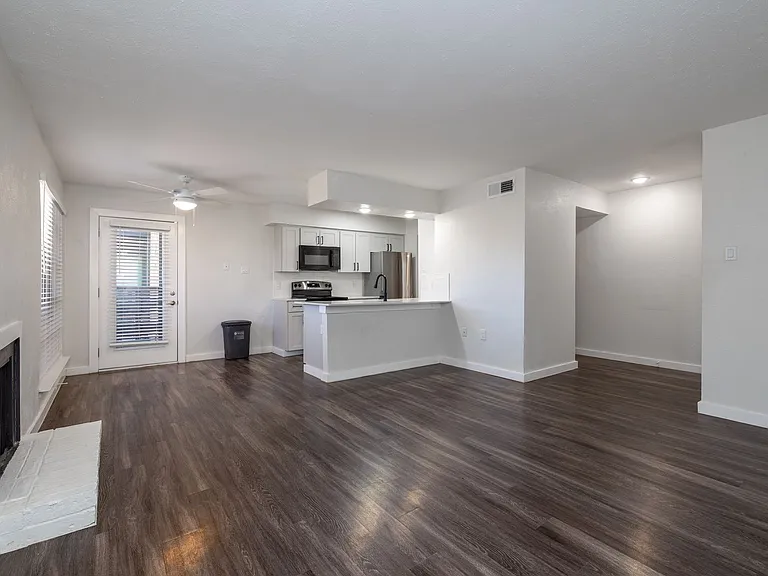 Oakline Apartments — Photo 24