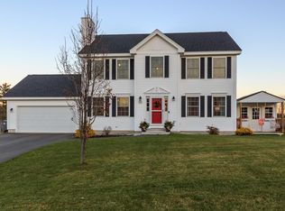 168 University Cir, Hooksett, NH 03106