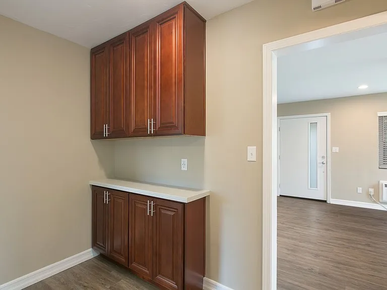 689 Tyrone St — Photo 12