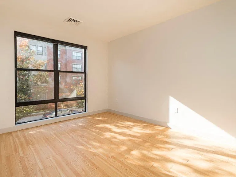 West Square Apartments — Photo 163