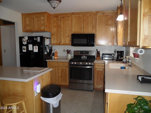 4th image of 202 W GRAY Drive
