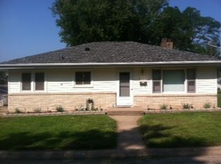 2455 Woodlawn St, Dubuque, IA 52001