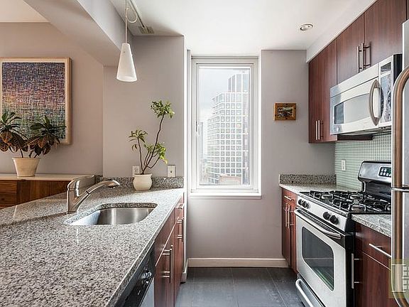 3rd image of 555 W 23rd St Unit Penthouse H