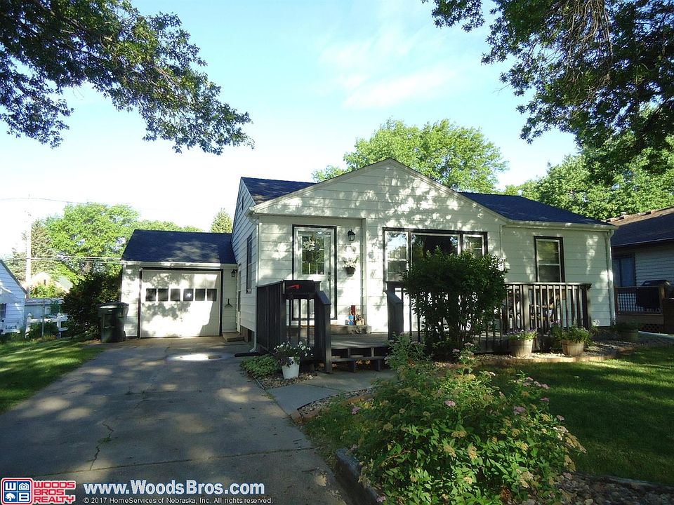 1st image of 901 Cherry Ln