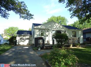 901 Cherry Ln, Seward, NE 68434