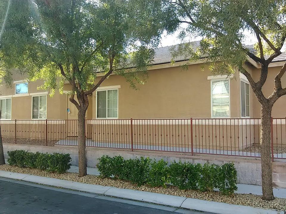2nd image of 329 Sierra Breeze Ave