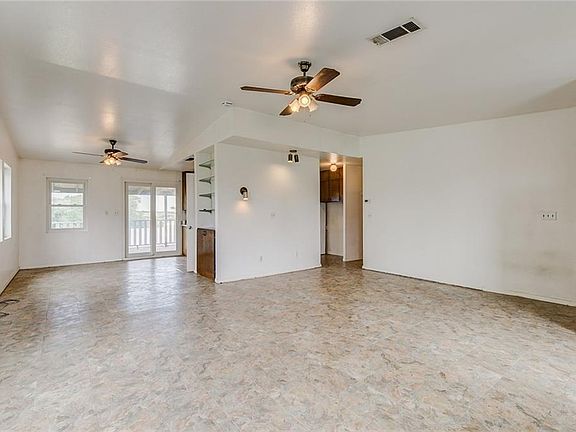 4th image of 215 Brandon Dr