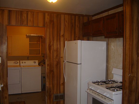 3rd image of 33727 Fernwood St