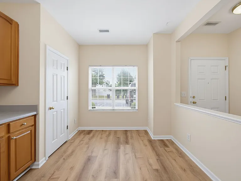 106 Anterbury Dr — Photo 9