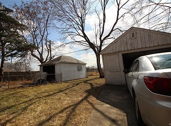 4th image of 8180 Bliss St