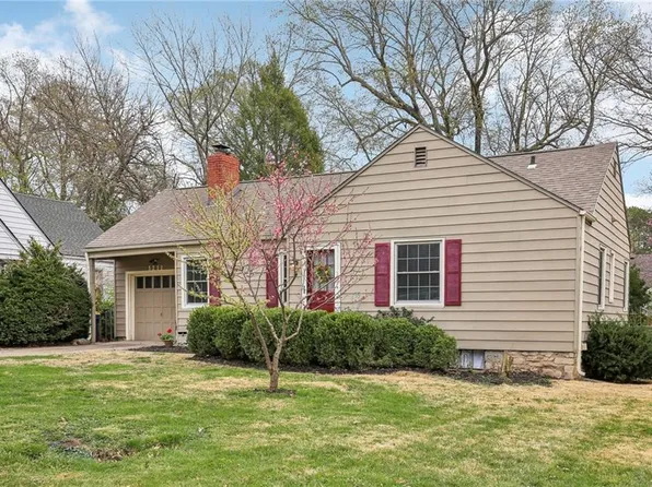 5211 Cedar St, Roeland Park, KS 66205