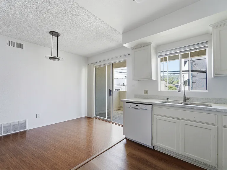 4320 Mammoth Ave #207 — Photo 8