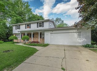 4010 Woodlawn St, Midland, MI 48640