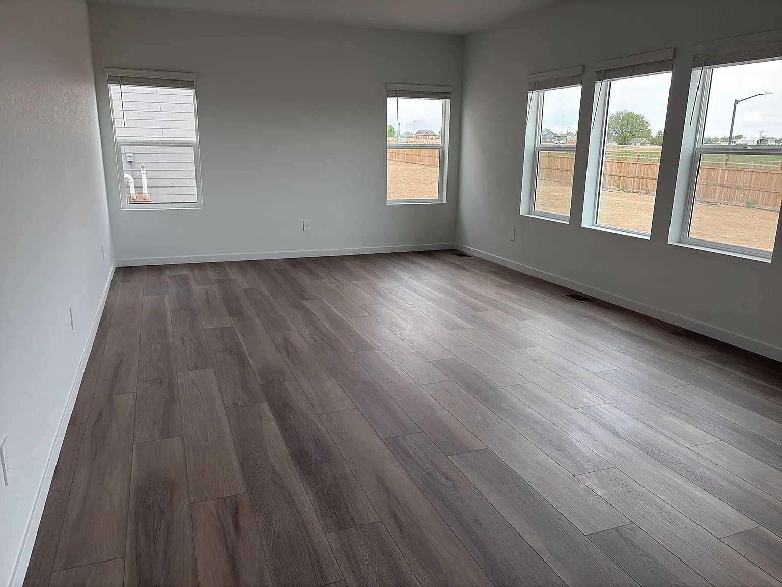4 bed, 2603 sqft, $3,200 — Photo 2