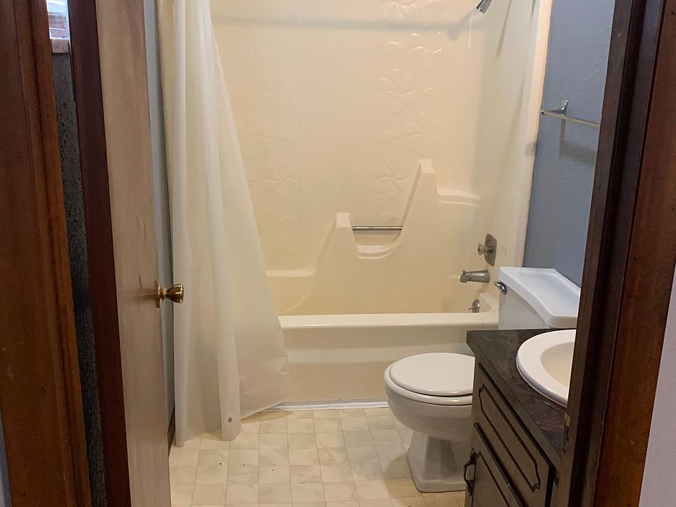 1st image of 610 Boxwood Dr #23