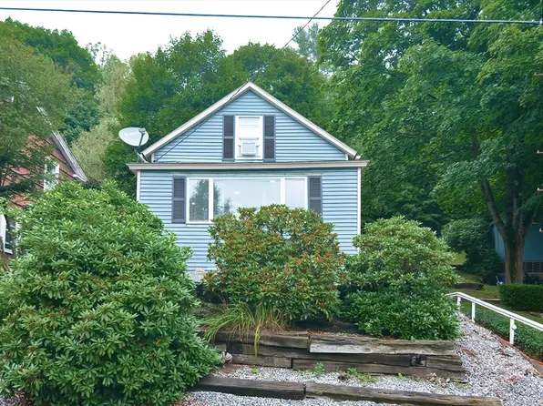 53 Temple St, Spencer, MA 01562