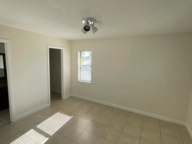 6844 Palmetto Cir S #201 — Photo 8