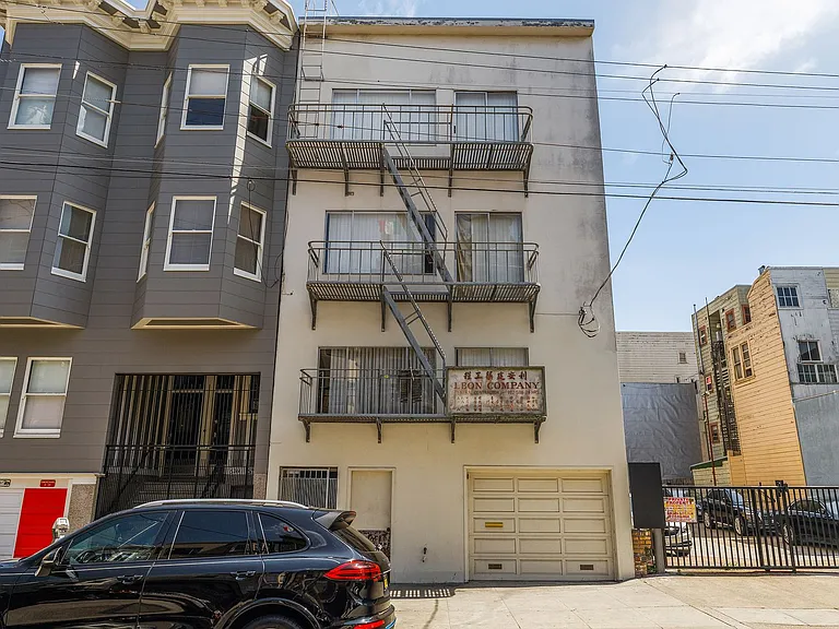 679 Green Street — Photo 29
