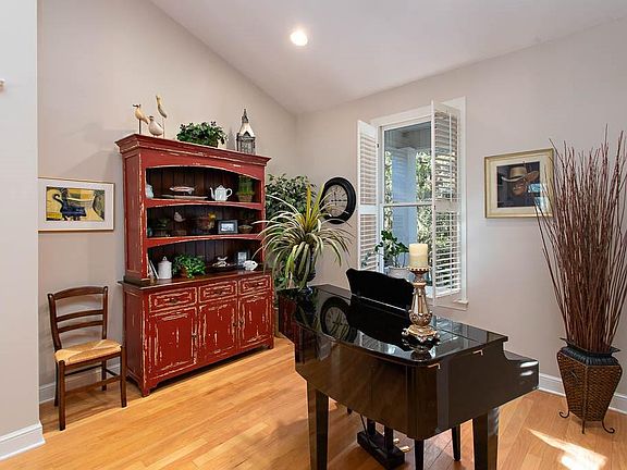 4th image of 420 Mimosa Dr
