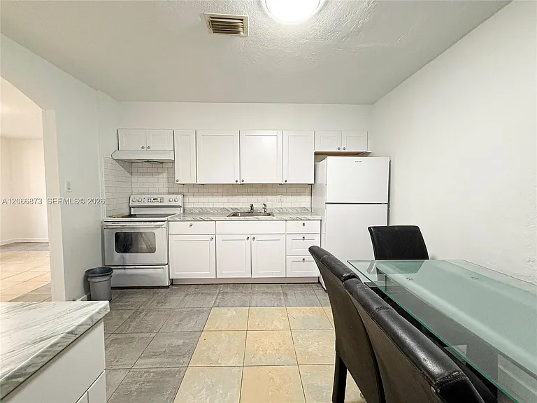 7110 Custer St #1 — Photo 3