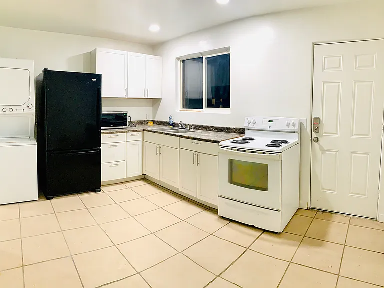 275 E Center St #5 — Photo 2