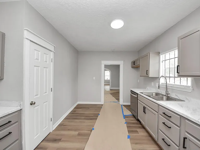 2102 Gray St #1 — Photo 11