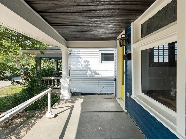 2330 E 16th St — Photo 3