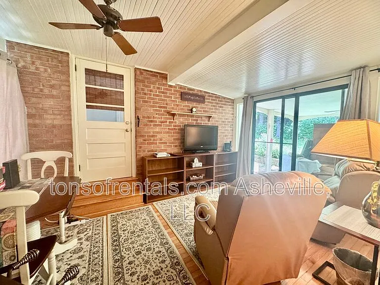 900 Hebron Rd — Photo 13