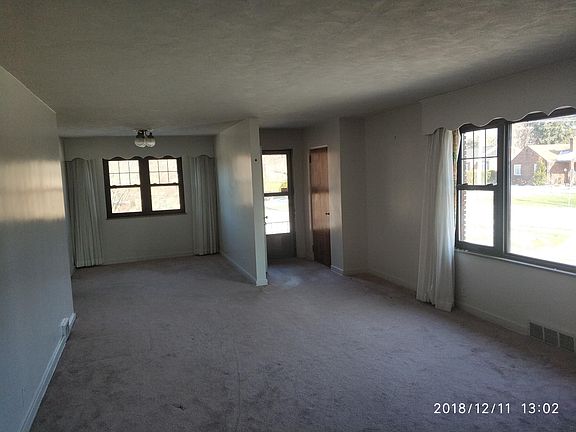5th image of 138 Meadowbrook Dr