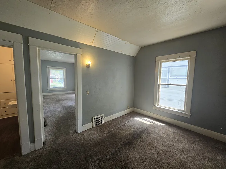 408 Locust St — Photo 10