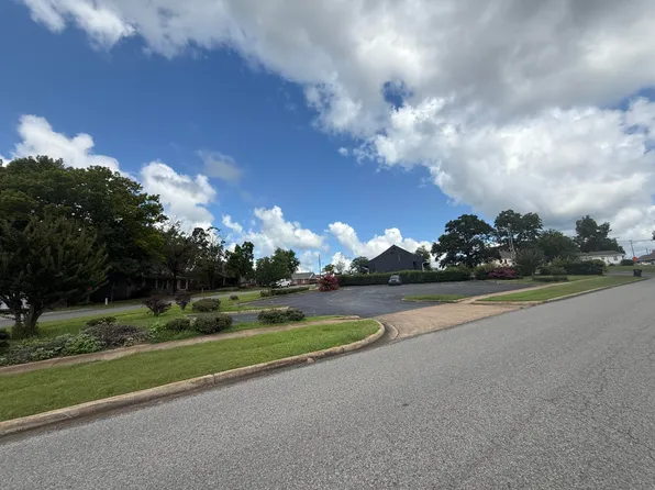 Broad St, Batesville, AR 72501