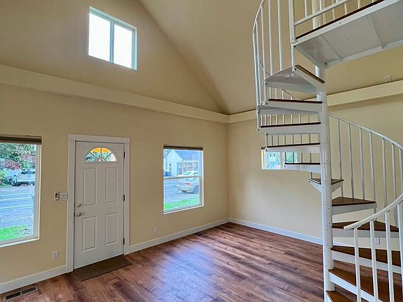 3rd image of 1104 Puget St NE