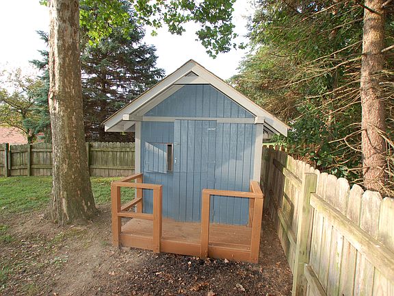 5th image of 7665 Seddon Dr