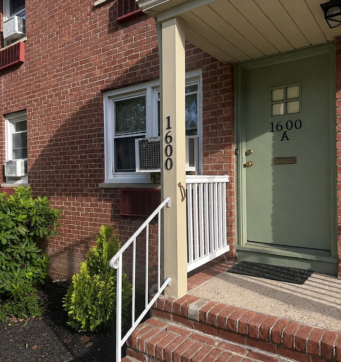 2 bed, 754 sqft, $2,200 — Photo 2
