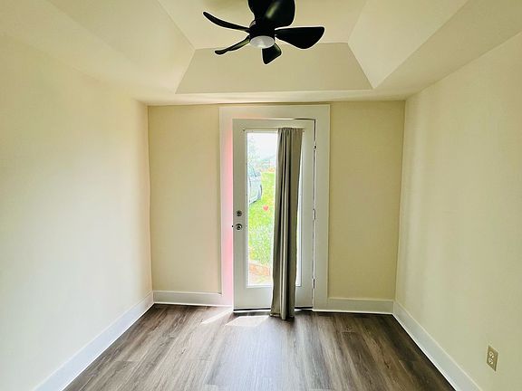 4th image of 701 E Piedmont St