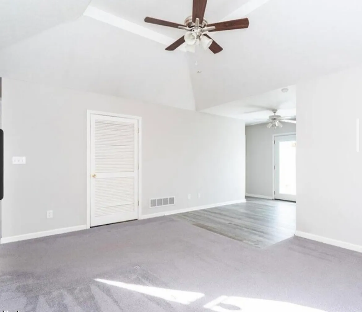 2 bed, 1033 sqft, $1,975 — Photo 4