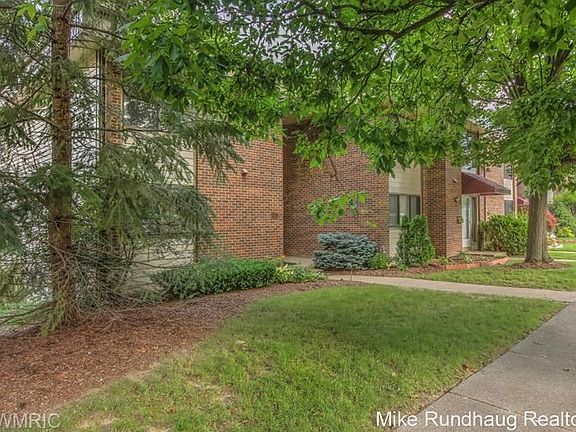 2nd image of 2443 Hampton Ct SE