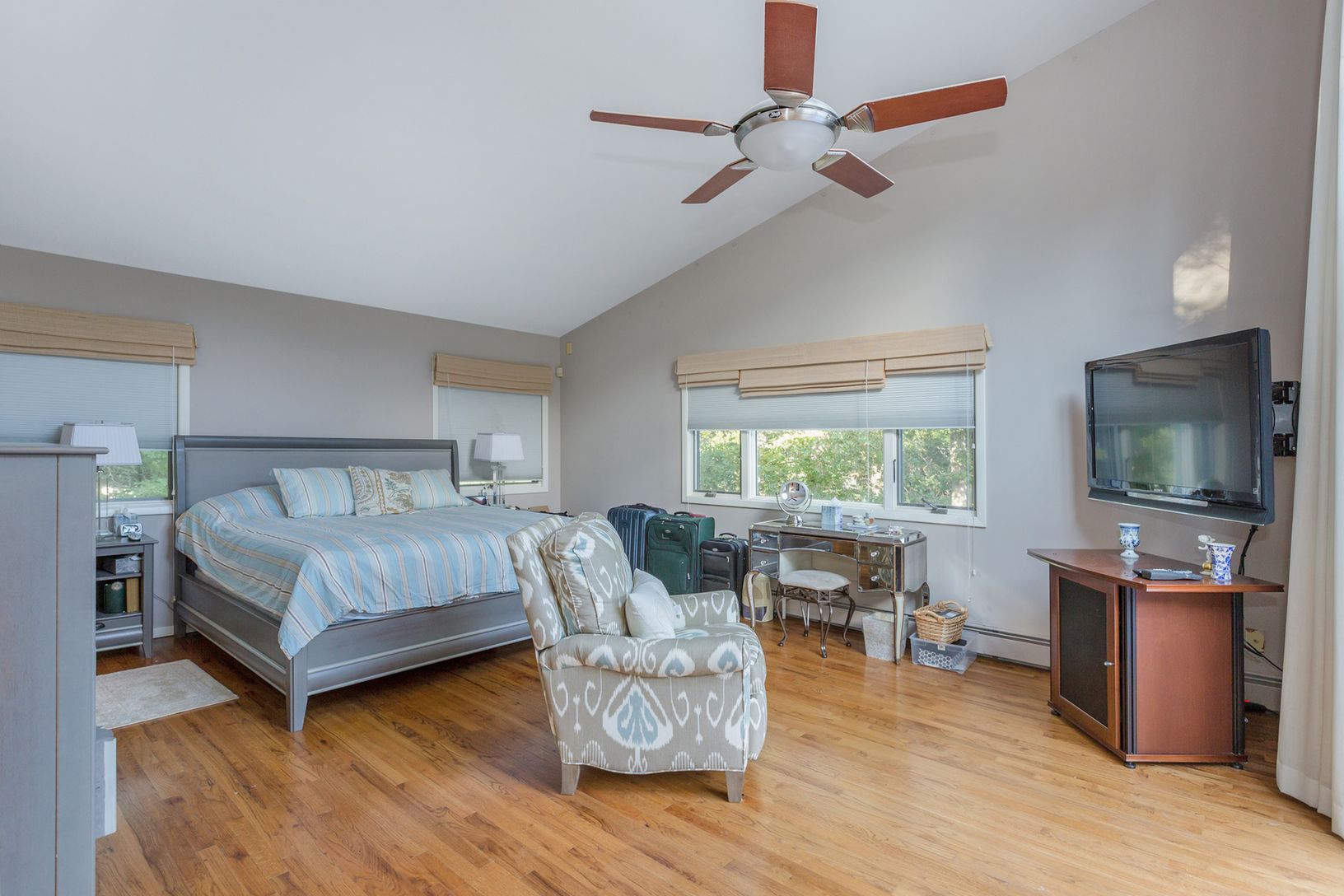  MASTER BEDROOM WITH WALK IN CLOSET AND SLIDER OFF TO OUTDOOR SPA