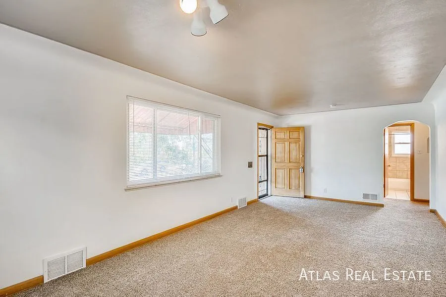 Spacious 3-Bedroom Triplex In The Highlands Area Of Denver! All Utilities Included! — Photo 2