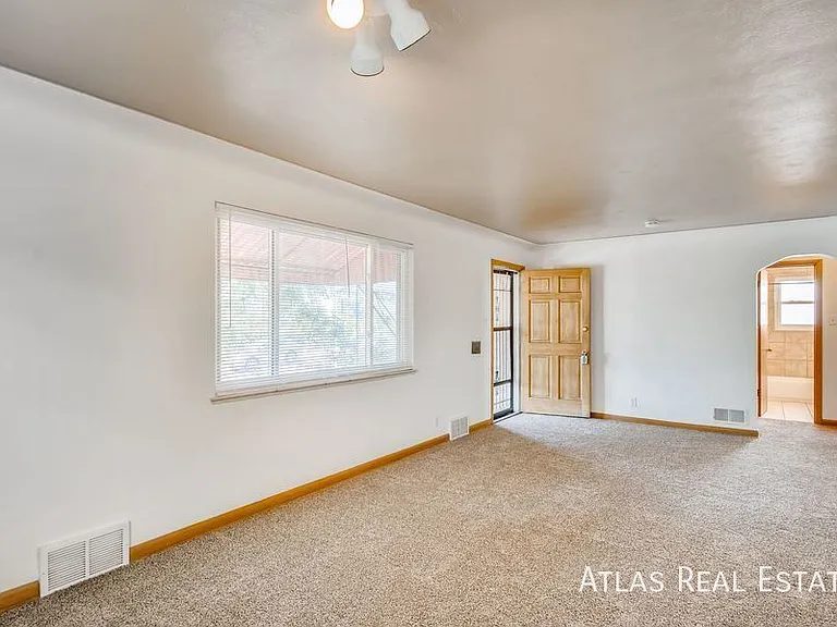 2714 N Grove St — Photo 2