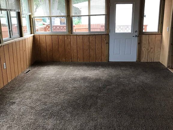 4 seasons room upstairs 